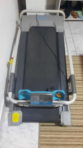 Esteira e prancha abdominal.