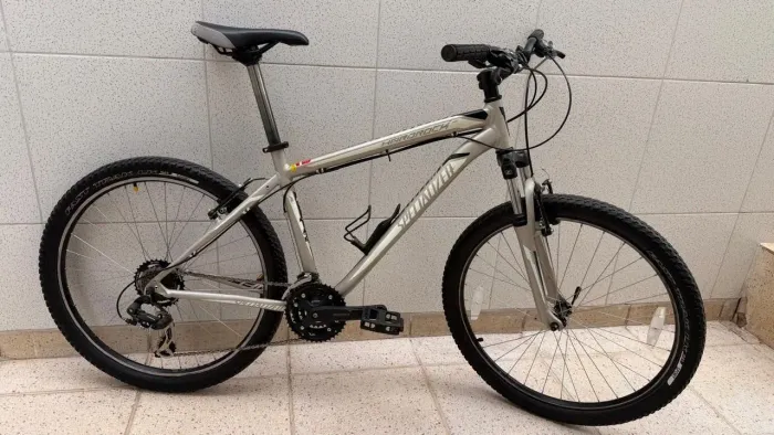 VENDE-SE BICICLETA SPECIALIZED HARDROCK - ARO 26