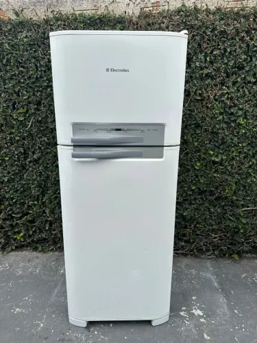 Geladeira Electrolux df46( entrego)