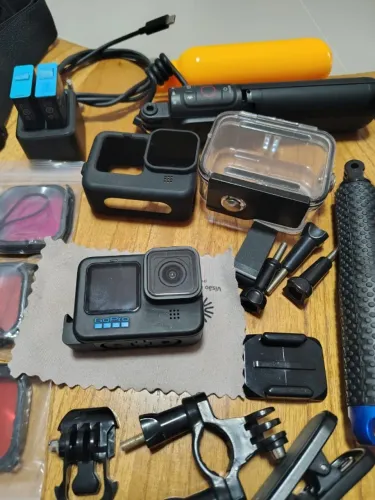 GoPro Hero 10 Black 256Gb + Bastão Carregador e Acessórios