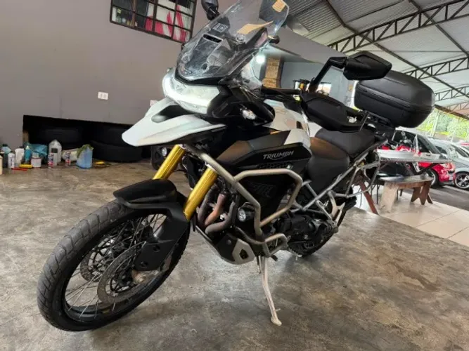 TRIUMPH TIGER 1200 RALLY EXPLORER