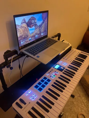 Teclado Controlador MIDI 61 Teclas - Arturia Keylab Essential MK3 Branco