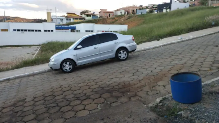 Volkswagen Polo Sedan 1.6 MI 101cv 8V 4P 2004
