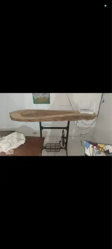 Aparador rústico com pé de máquina