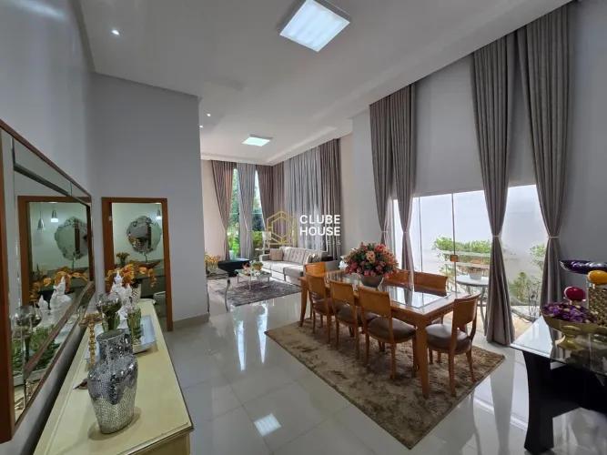 Casa no Condomínio Anaville - Anápolis, Na Primeira Quadra - Melhor Localização