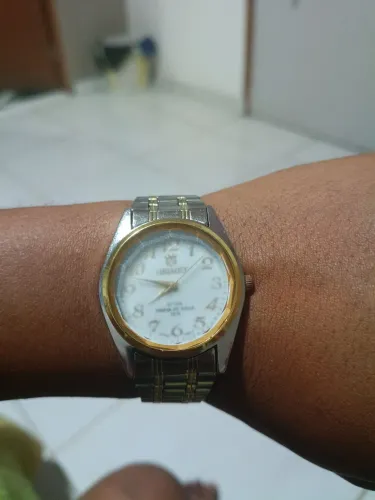 Vendo esse relógio, eu comprei ele e não fiquei muito satisfeito