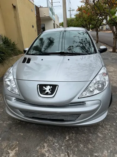 Peugeot 207 Sedan Passion XR 1.4 Flex 8V 4P 2013