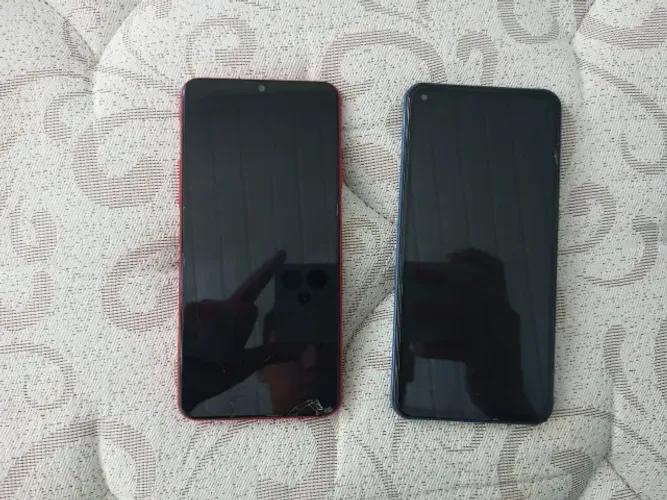 4 celulares e 1 camera