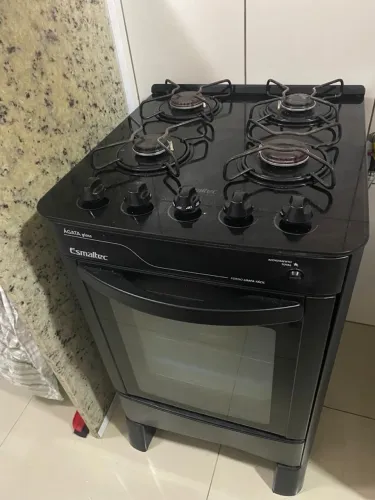 Vendo fogão muito  conservado e com forno funcionando perfeitamente. 