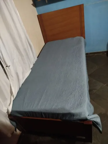 Cama de solteiro (com o colchão)