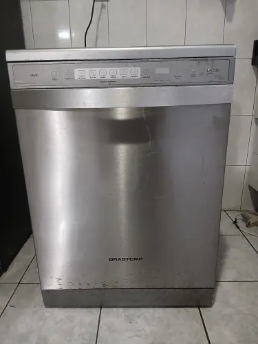 Máquina de lavar louças semi nova