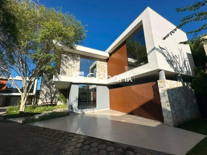 Casa Mobiliada de Alto Padrão para Aluguel, 04 Quarto(s), 04 Vaga(s) em Montes Claros-Mg n