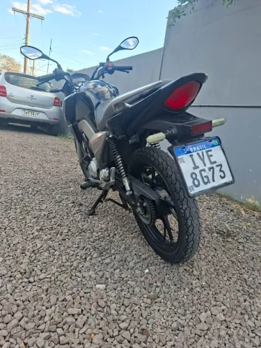 Moto bem cuidada ideal para dia adia ou trabalho