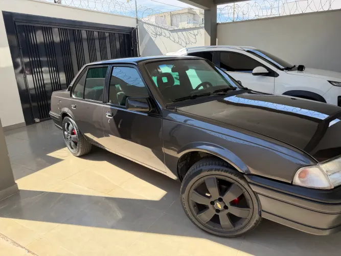 Chevrolet Monza Classic SE 2.0 /mpfi E EFI 2P E 4P 1993