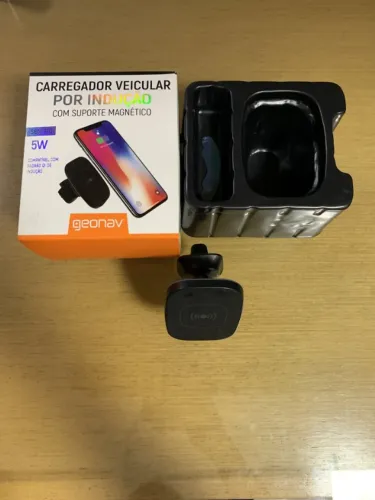 Carregador veicular Geonav por inducao magnetico 5W