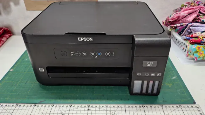 Impressora multifuncional Epson L4150 funcionando bivolt tanque de tintas cheios 