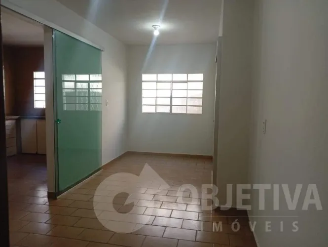Casa à venda, 4 quartos, 1 suíte, 2 vagas, SEGISMUNDO PEREIRA - UBERLANDIA/MG