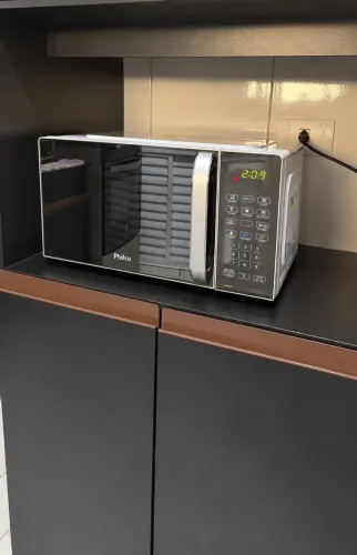 Vendo micro-ondas Philco 20 litros - R$ 300,00