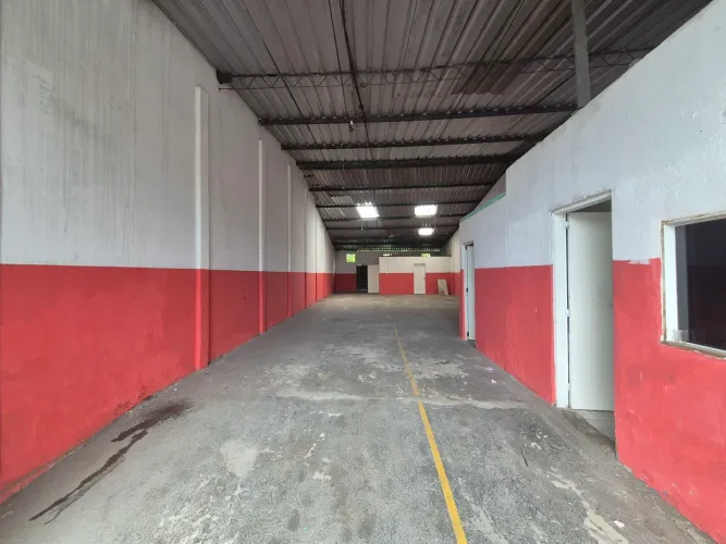 Galpão Comercial 200m² - Excelente Localização no Laderão do Óleo