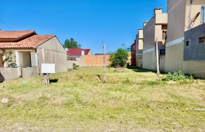 Terreno à 450m da Praia