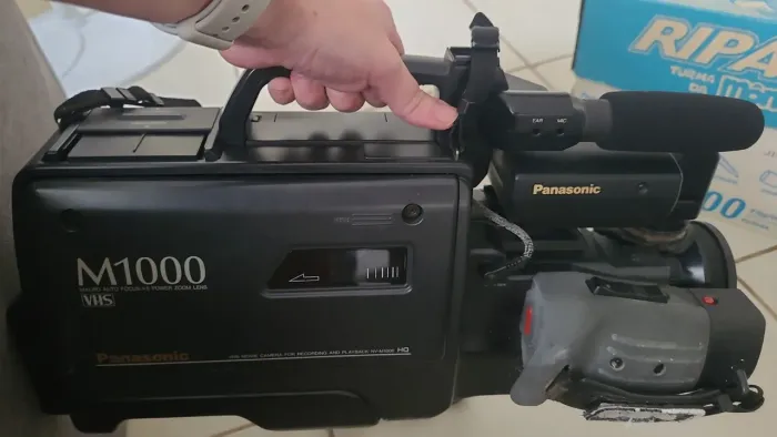 Título: Câmera Panasonic M1000 VHS Vintage - Relíquia para Colecionador / Decor