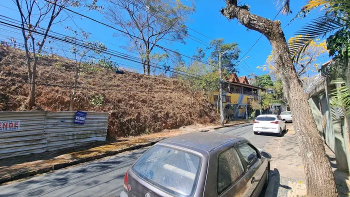Excelente lote, em aclive, medindo 973 m², em ótima localização!