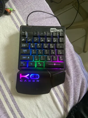 Vendo teclado gamer de uma mão 50 reais