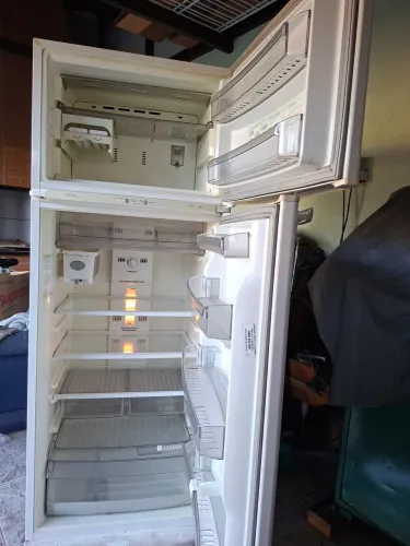 Vende-se Geladeira