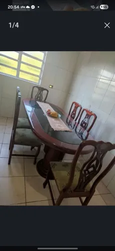 Troco ou vendo mesa e cadeiras 