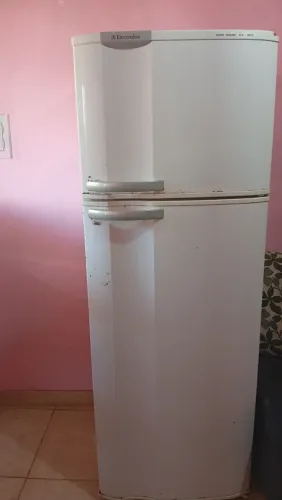 Geladeira antiga (Eletrolux)