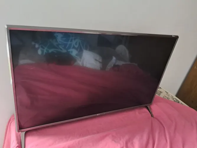 Smartv LG 43" com defeito para retirada de peças
