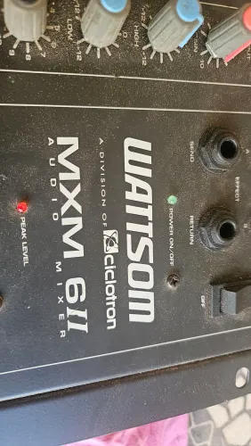 Mesa Som Wattsom modelo Mxm6ii