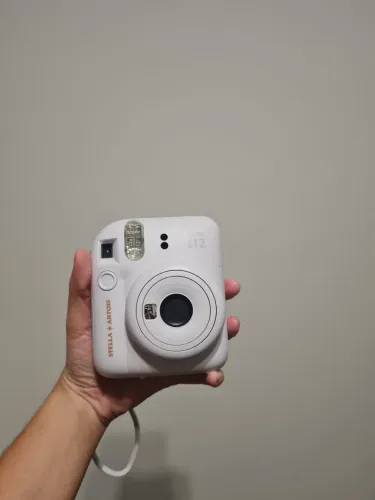 Câmera Fujifilm Instax Mini 12 - Branca (impecável)