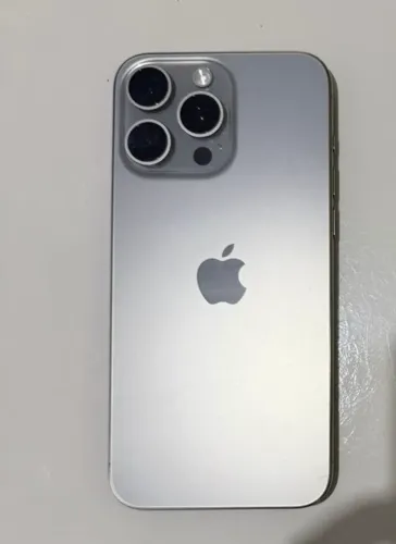 VENDO IPHONE 15 PRO MAX 256 gb