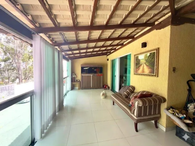 Casa de 03 quartos e varanda a venda no Diamante