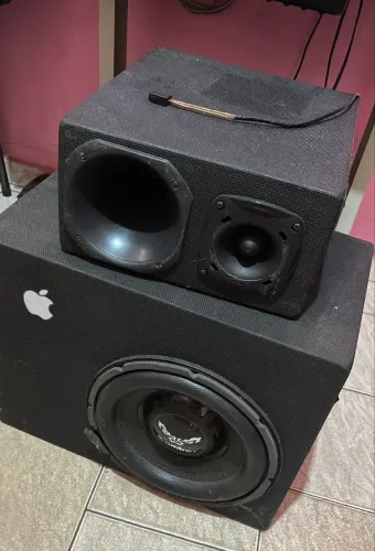 Caixa de Som Sub 550 e amplificador 600w