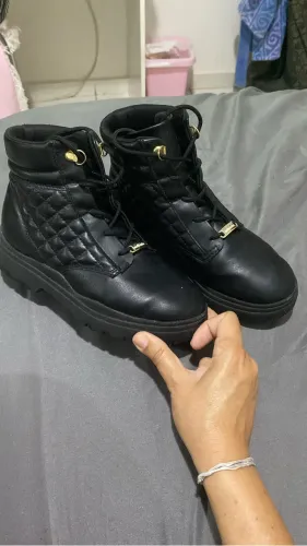 Bota n 33 Molekinha - em ótimo estado