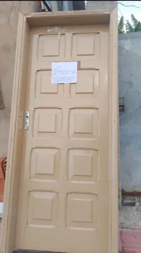 Porta com portal de cerejeira 
