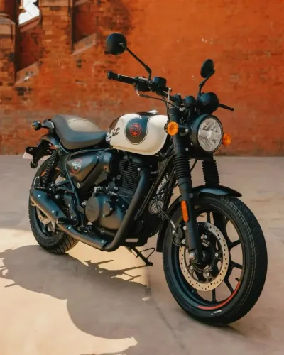 Hunter 350 / Tokyo Black - Letícia