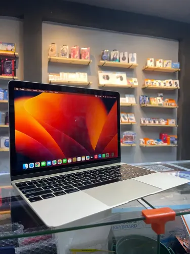 MacBook 12 (2015) retina. Estado de zero.