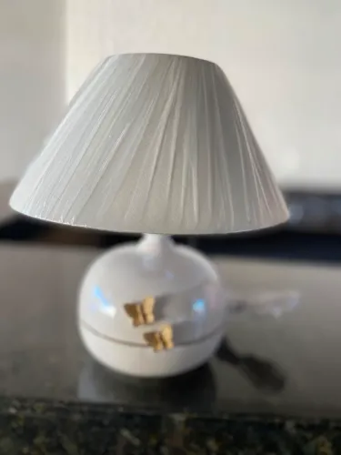 Abajur em porcelana