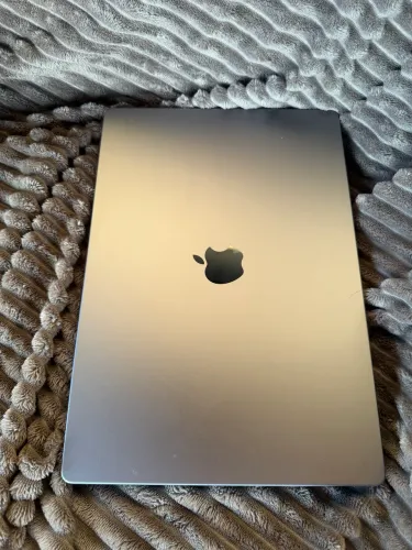 MacBook 2021 M1 Pro 32 GB RAM 1TD HD