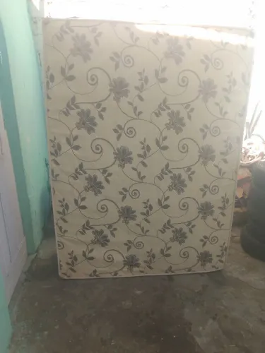 Cama de casal em perfeito estado tem conversa número 79- *