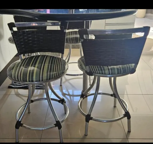 04 banquetas de alumínio