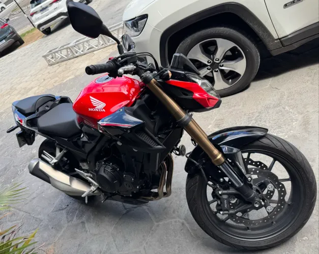 Honda CB 500F 2024 - Apenas 1.217 km - IPVA 2026 Pago - Praticamente Zero!