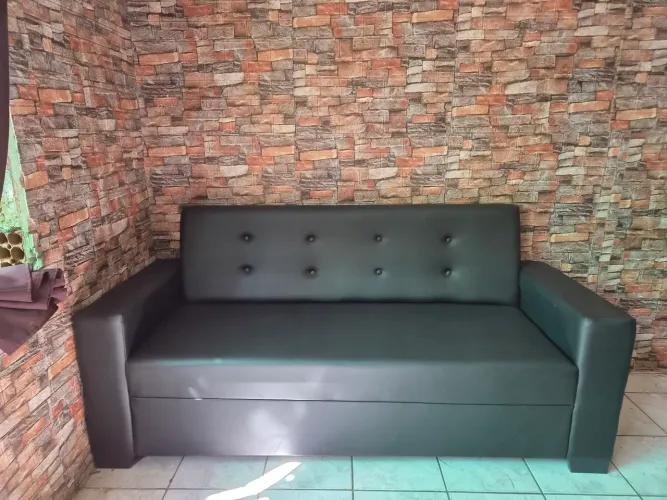 SOFÁ EM COURO PU