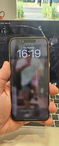IPhone 17 pro Max laranja.