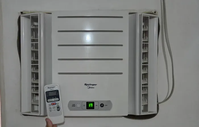 Ar-Condicionado Springer Midea 7.500 BTUs (110V) SEMI NOVO