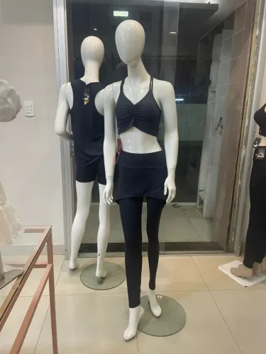 Tres Manequins adulto