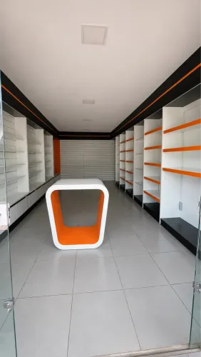 MÓVEIS COMERCIAIS À VENDA